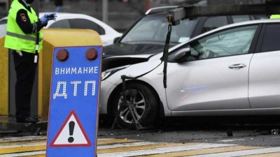 Трое взрослых и ребёнок пострадали в ДТП с участием полицейской машины в Москве
